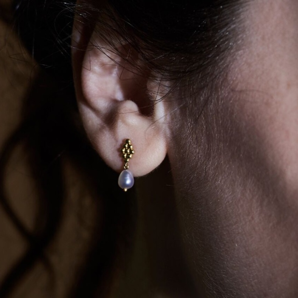 Catbird Nona keshi Pearl earring